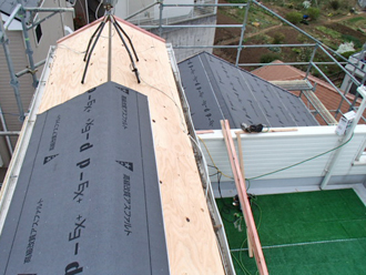 神奈川県横浜市鶴見区　屋根葺き替え工事　防水紙設置