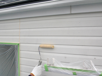 屋根塗装工事　外壁塗装工事　下塗り　マイルドシーラー