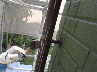 神奈川県横須賀市　屋根塗装　外壁塗装　1階部分の雨戸の塗装