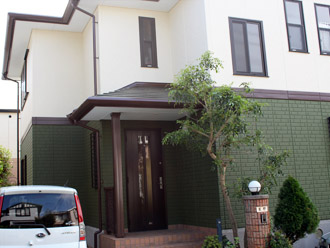 神奈川県横須賀市　屋根塗装　外壁塗装　玄関の支柱の塗装