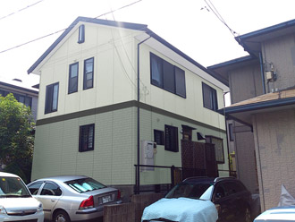 カラーシミュレーション 薄いライトグリーンにクリーム系の白