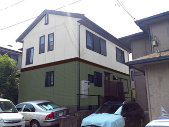 カラーシミュレーション 深いグリーンに白