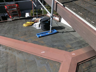 神奈川県　鎌倉市　積雪被害　屋根カバー工法　荷揚げ