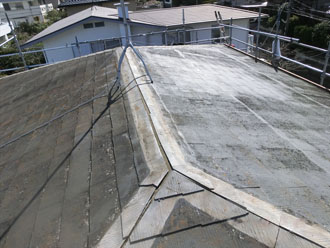 神奈川県　鎌倉市　積雪被害　屋根カバー工法　棟板金の撤去