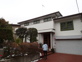 神奈川県　鎌倉市　積雪被害　屋根カバー工法　点検　お住まいの周りの残雪