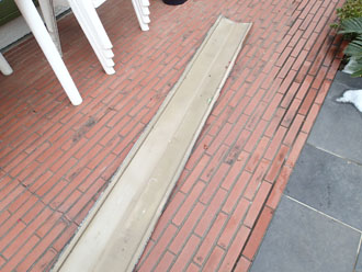 神奈川県　鎌倉市　積雪被害　屋根カバー工法　点検　屋根　落下してきた棟板金